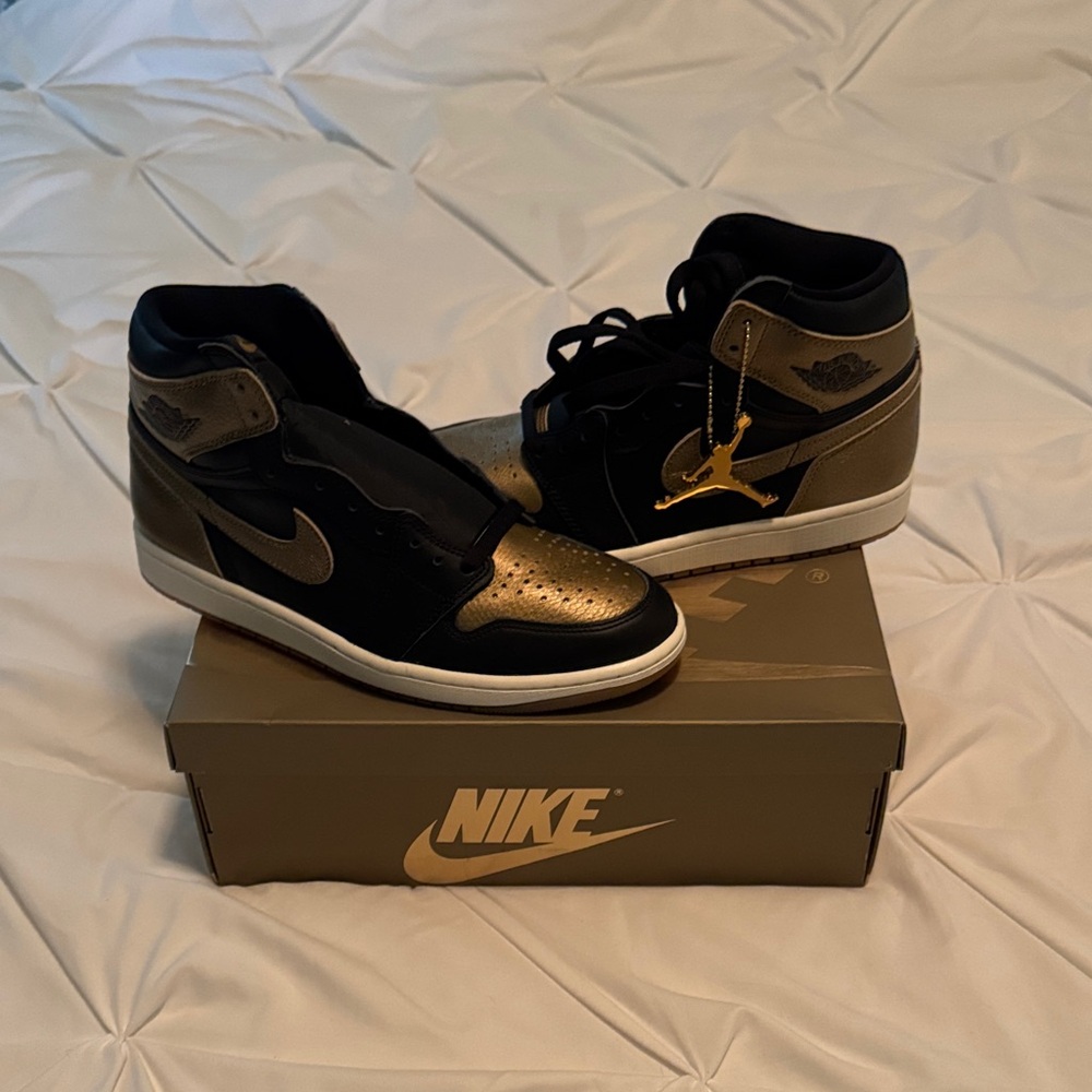 Jordan 1 Retro High OG - Picture 2 of 14